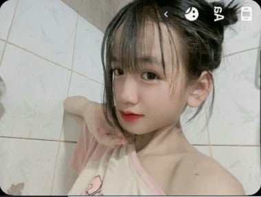 Mai Nhi dù còn trẻ nhưng rất dâm